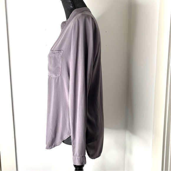 Bella Dahl Grey V-Neck Pocket Popover Blouse - Picture 5 of 11